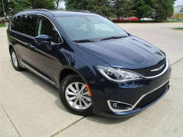 2017 Chrysler Pacifica Touring-L 4dr Mini-Van